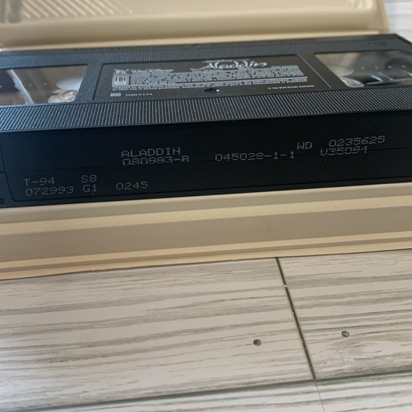 Disneys 1992 Aladdin VHS tape - Picture 6 of 9